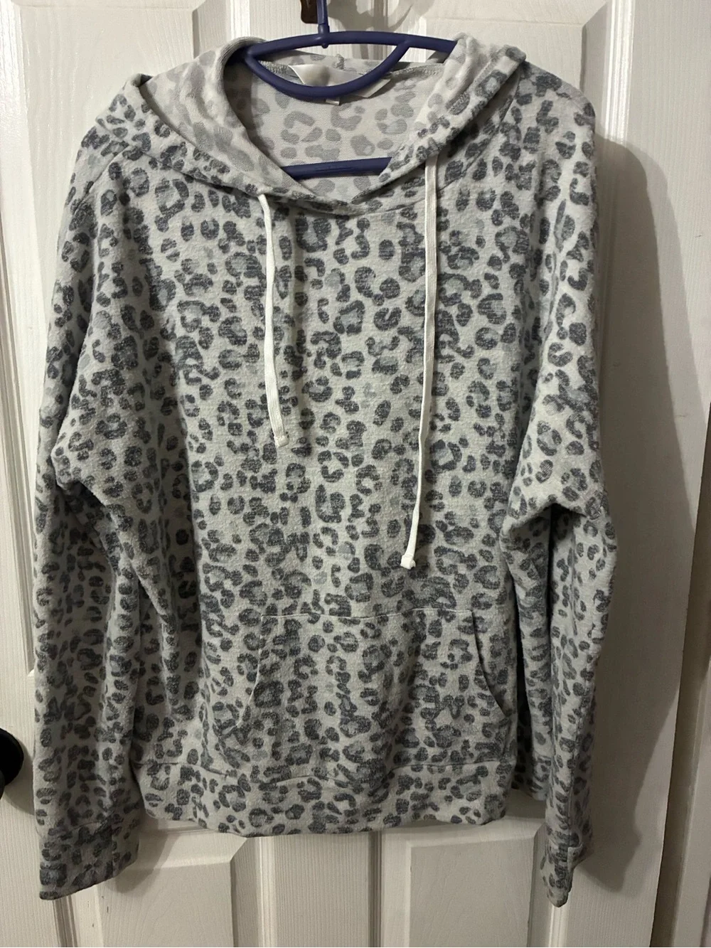 Women’s Medium Gray Leopard Print Hoodie